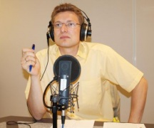 Nežinomo autoriaus nuotraukoje: laidą apie žiniasklaidą veda Lietuvos žurnalistų sąjungos pirmininkas Dainius Radzevičius Nežinomo autoriaus nuotraukoje: laidą apie žiniasklaidą veda Lietuvos žurnalistų sąjungos pirmininkas Dainius Radzevičius